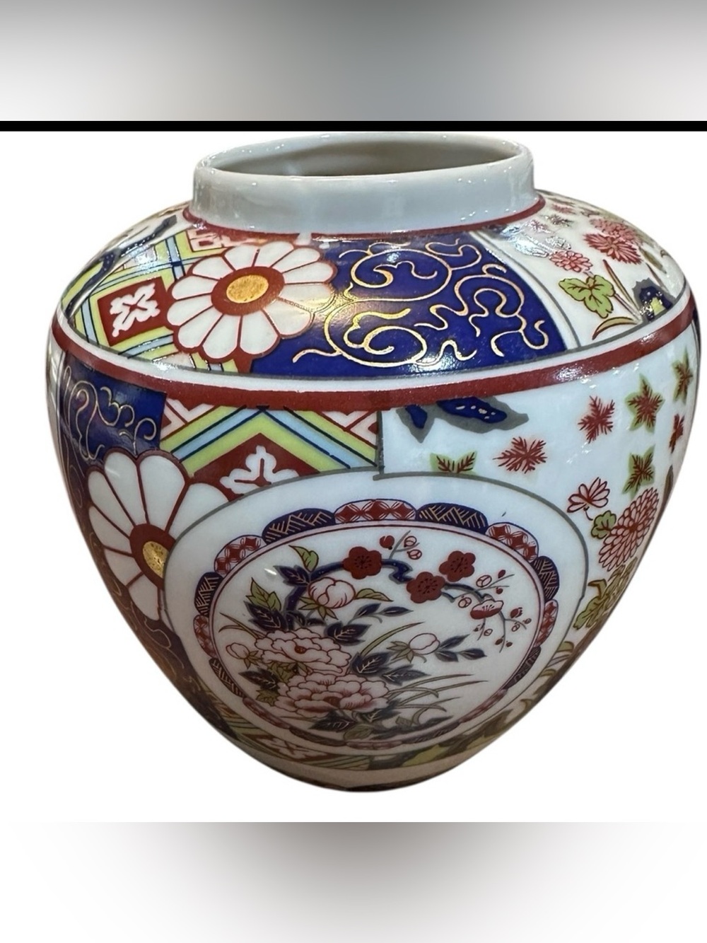 Vintage Imari Empress Vase Made in Japan 5.5” Porcelain decor‎ Floral designs
